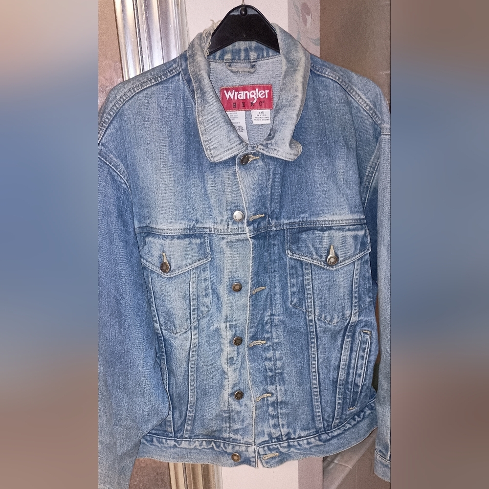 Wrangler Hero Vintage Trucker Denim Jacket Distressed Mens Large